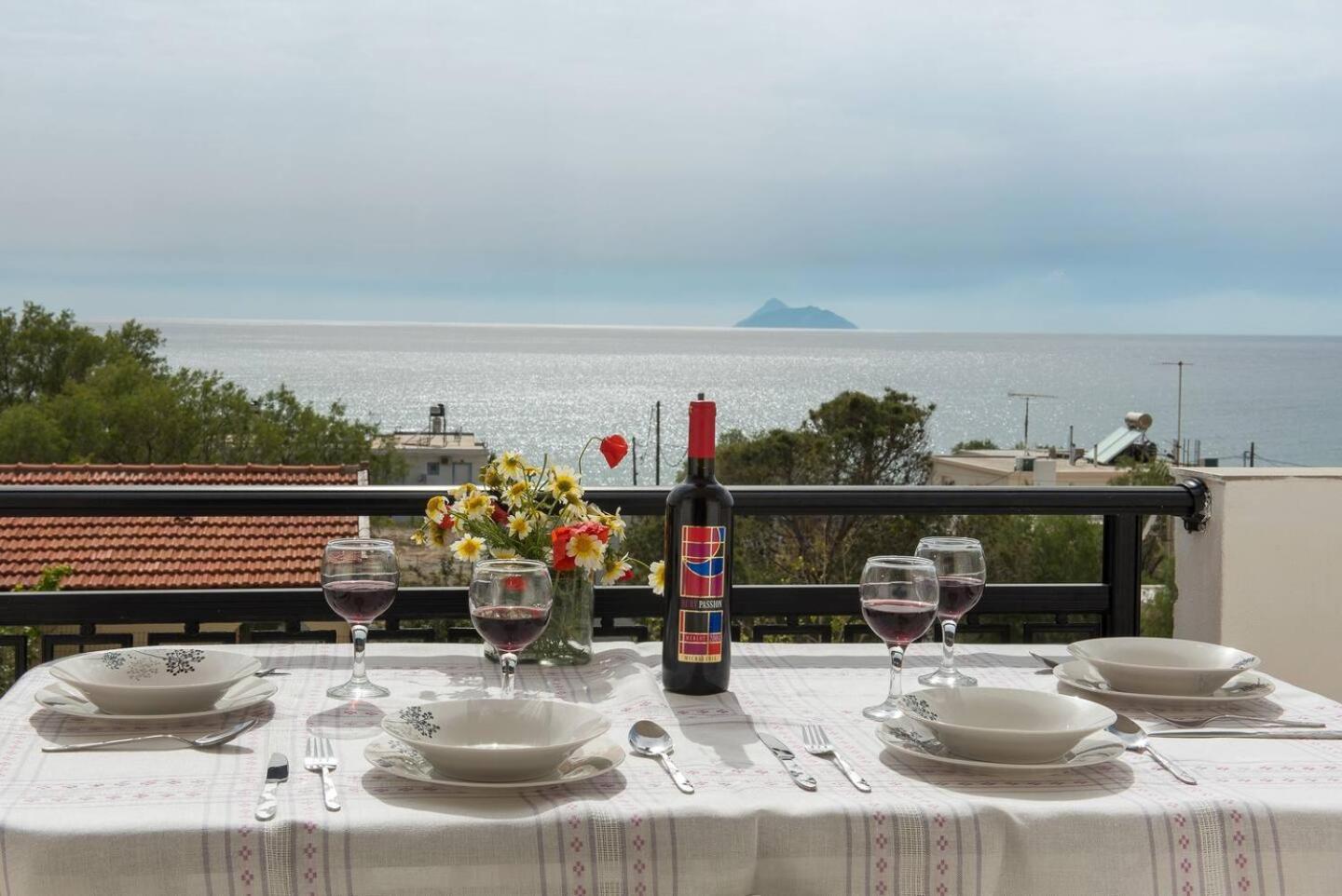 Sofia Apartment, With Sea & Mountain View Каламаки Экстерьер фото